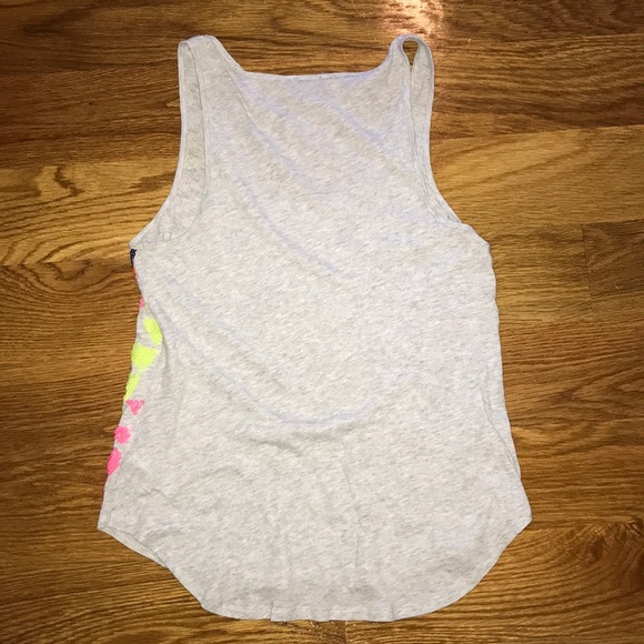 Fashionable Tank Top - Picture 3 of 3